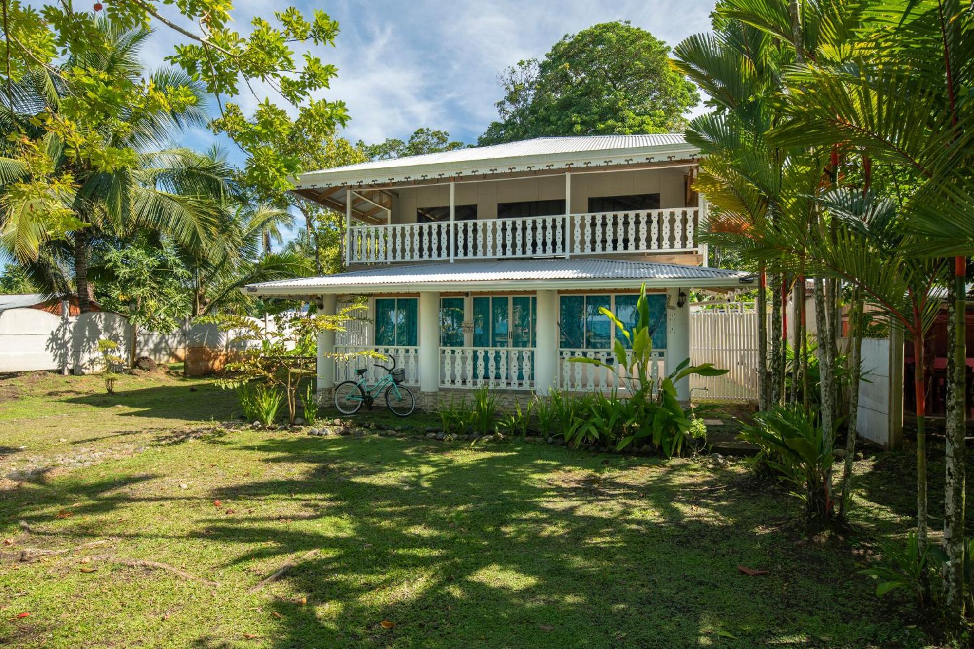 Casa Blanca Beachfront House With Shared Pool Access Pangea Lodge マンサニージョ エクステリア 写真