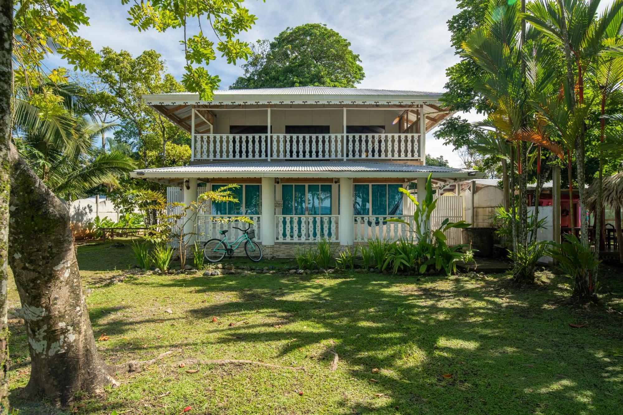 Casa Blanca Beachfront House With Shared Pool Access Pangea Lodge マンサニージョ エクステリア 写真
